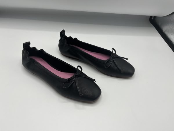 BARNEY-AW24-black leather