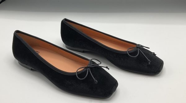 JOURNEY-AW25 Black Velvet